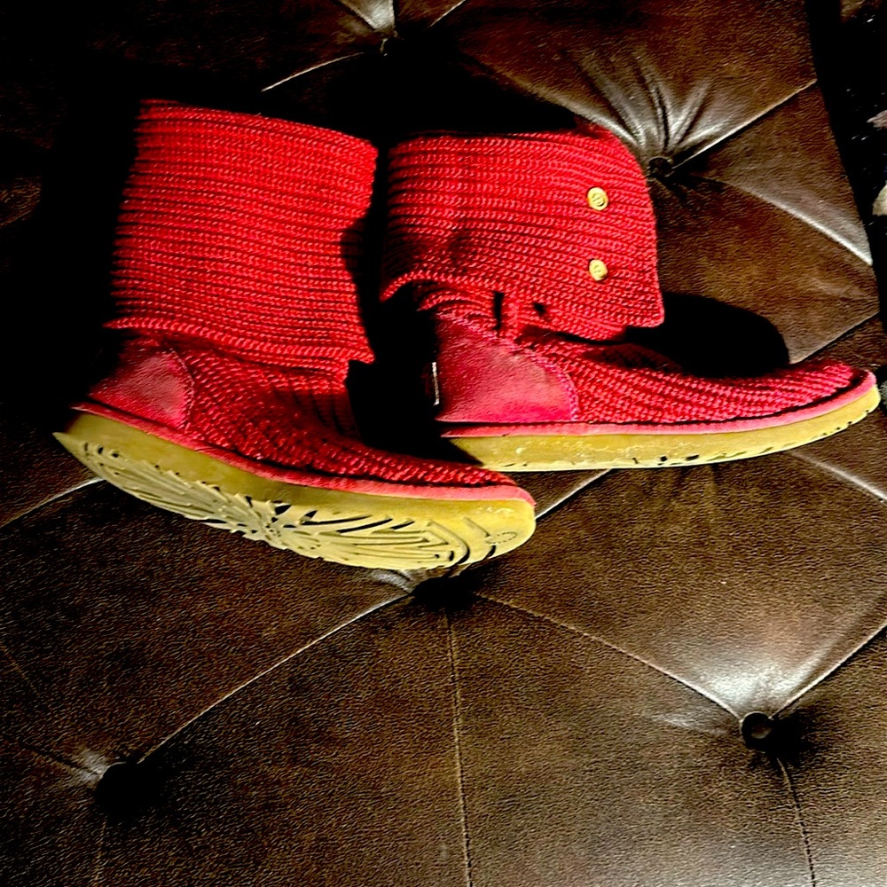 UGGS pink raspberry color size 9 can be used tall or short